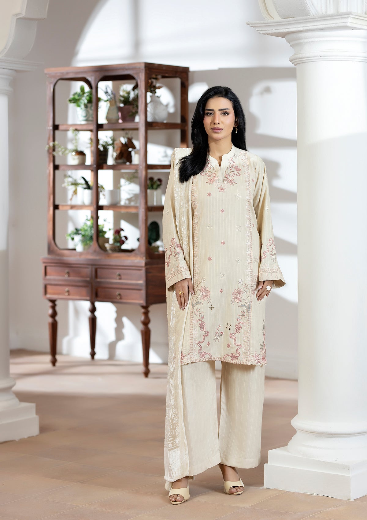 Embroidered Dhanak BT006619-CRM