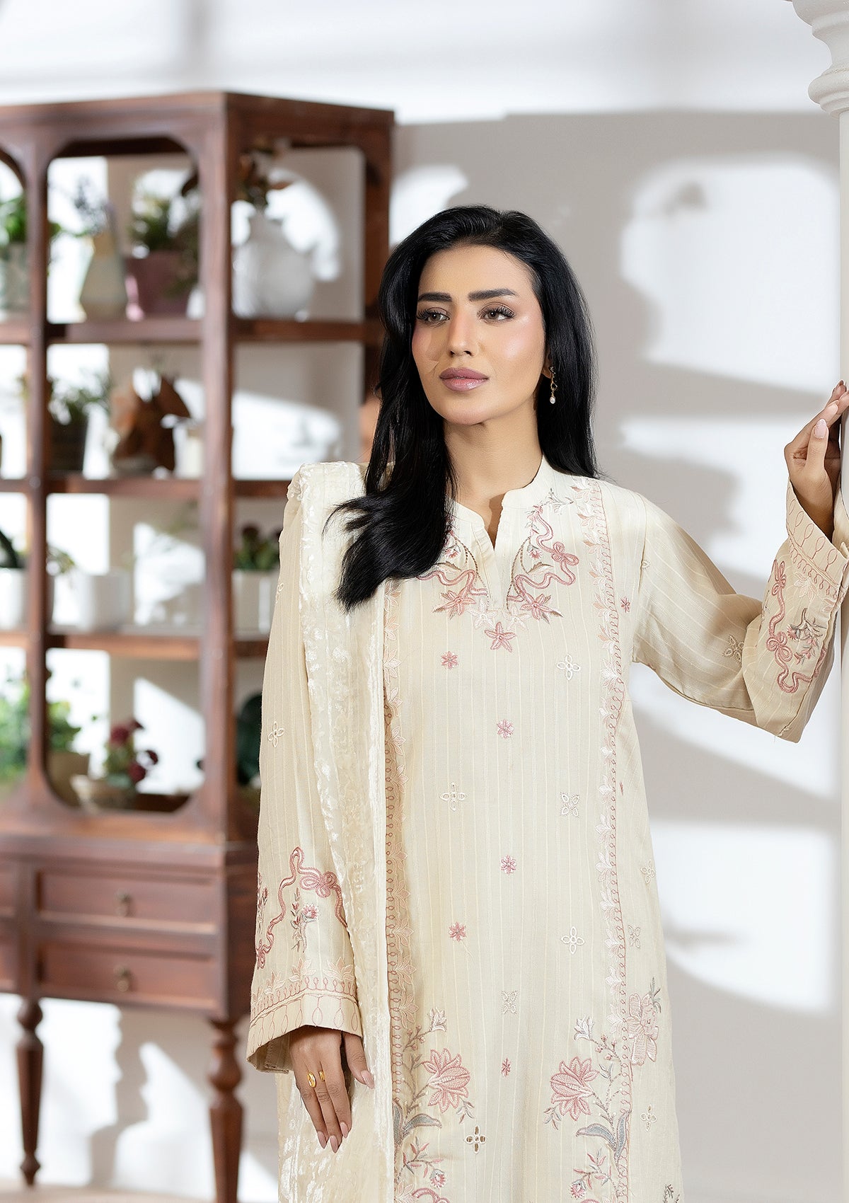 Embroidered Dhanak BT006619-CRM