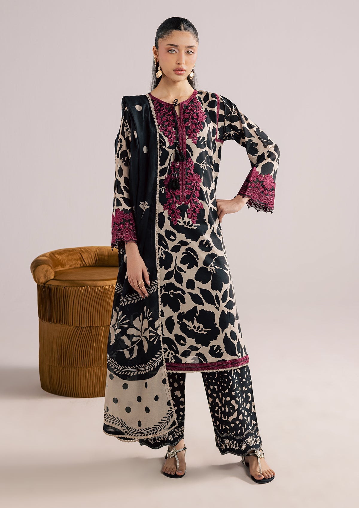 PRINTED EMBROIDERED LAWN BT006859-BLK