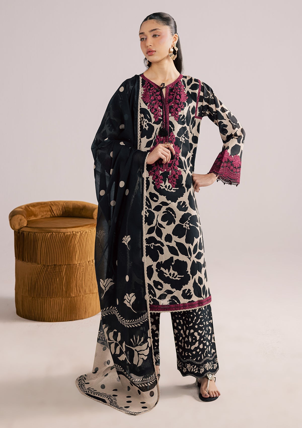 PRINTED EMBROIDERED LAWN BT006859-BLK