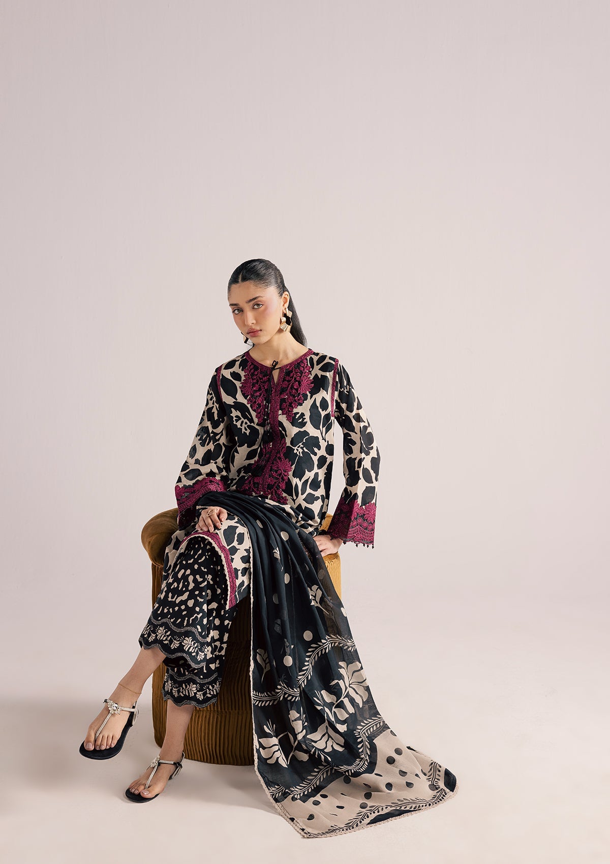 PRINTED EMBROIDERED LAWN BT006859-BLK