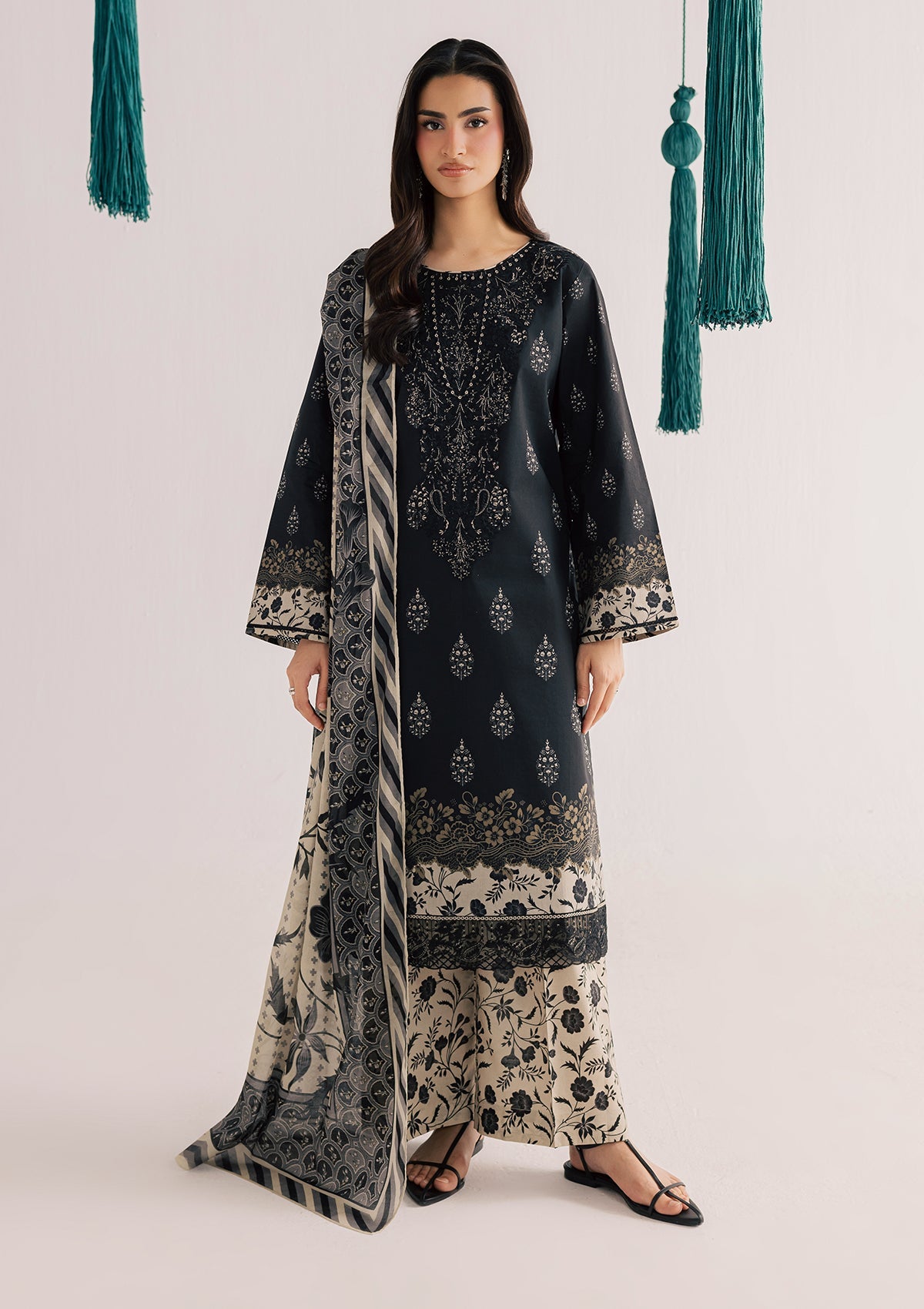 PRINTED EMBROIDERED LAWN BT006860-BLK