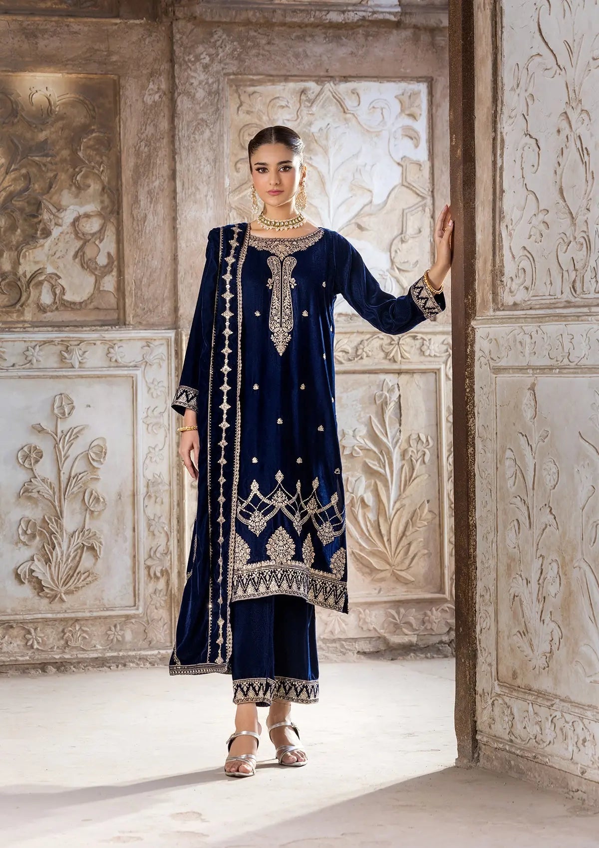 Embroidered Velvet BT6529-NBL Bin Tayyab