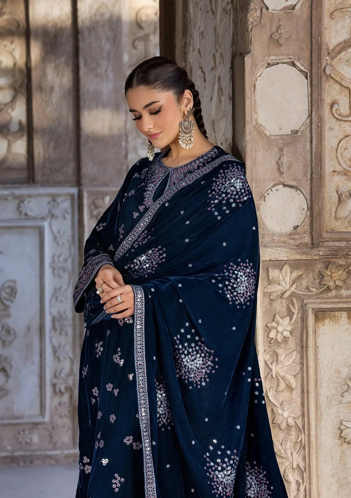 Embroidered Velvet BT6529-BLU Bin Tayyab
