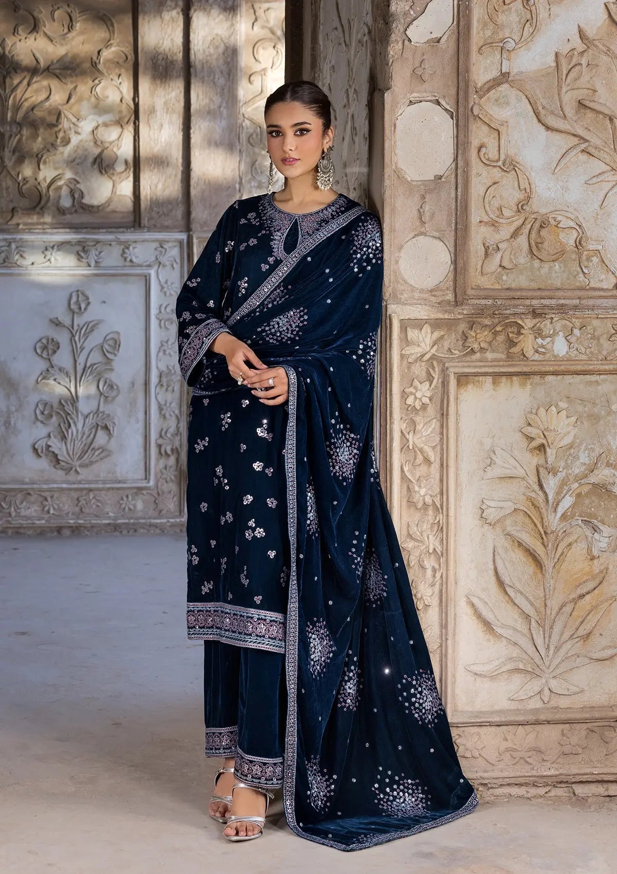 Embroidered Velvet BT6529-BLU Bin Tayyab