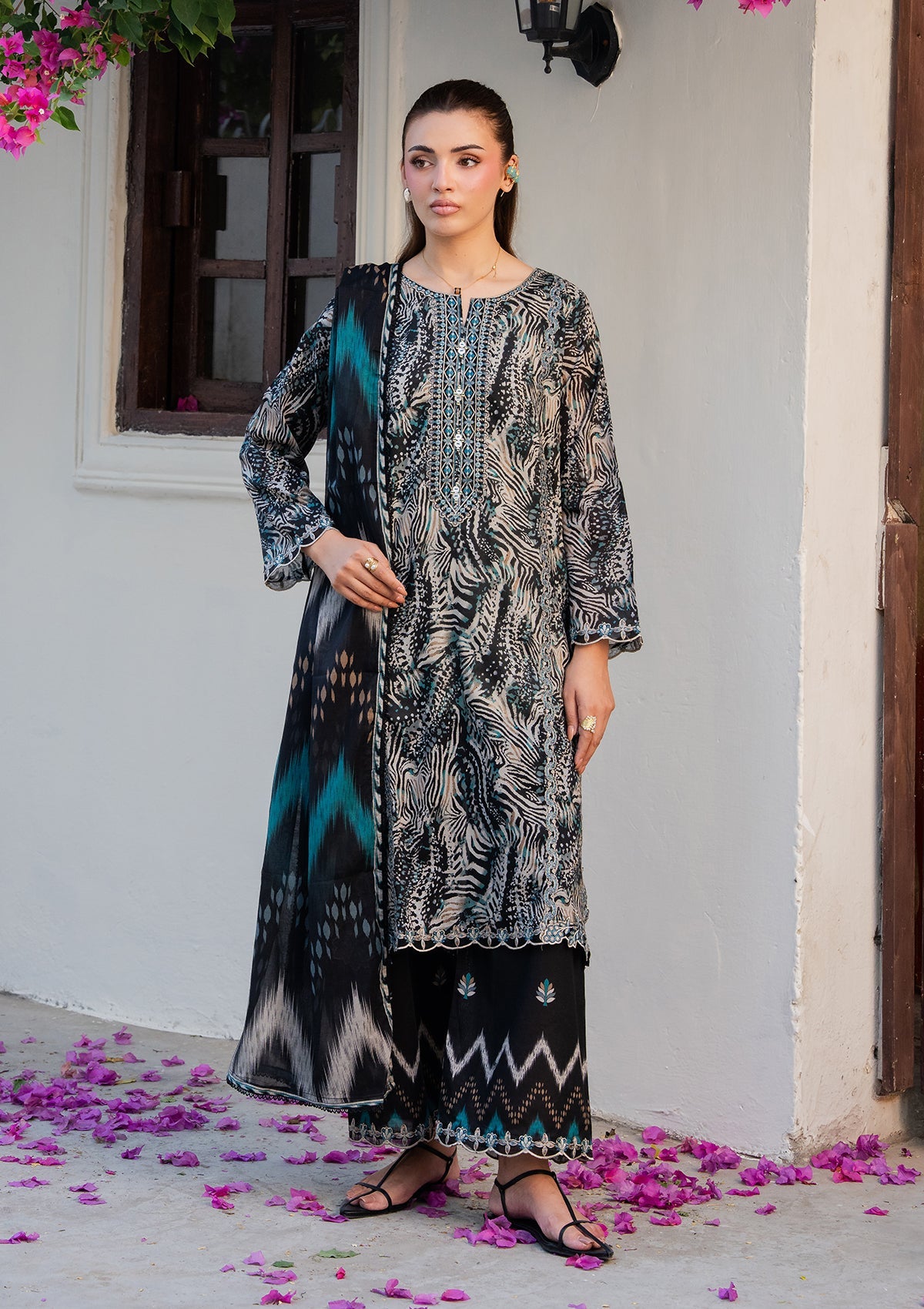 PRINTED EMBROIDERED Lawn BT006892-SNG