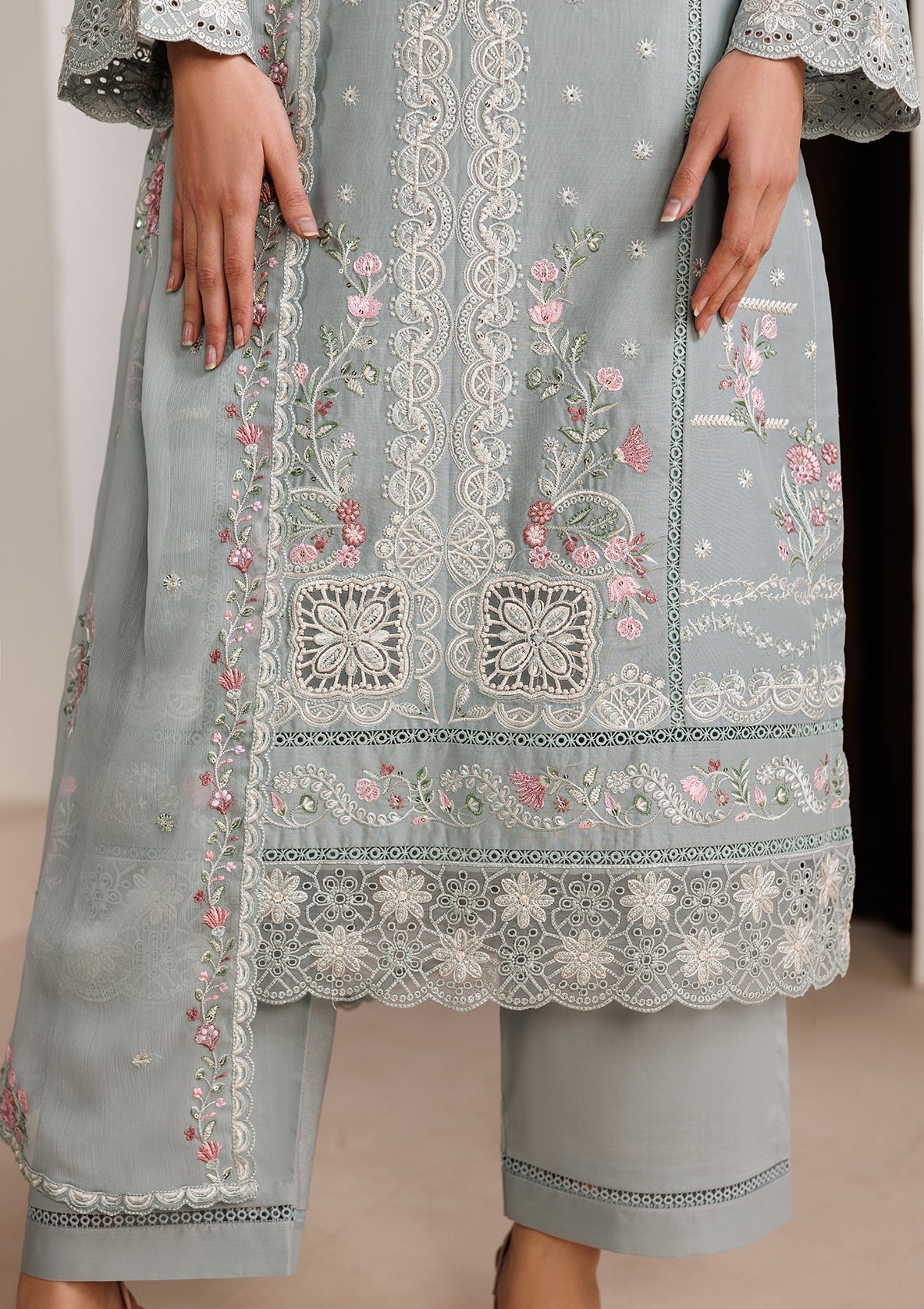 LUXURY Embroidered  LAWN BT006719-PST