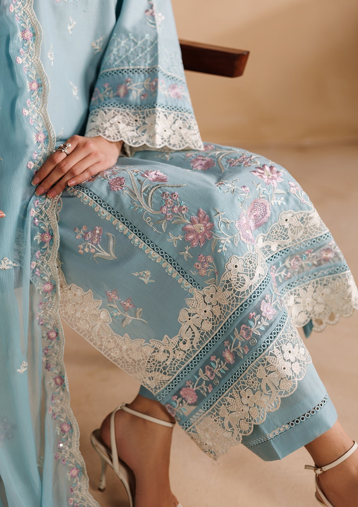 LUXURY Embroidered LAWN BT006719-FRO