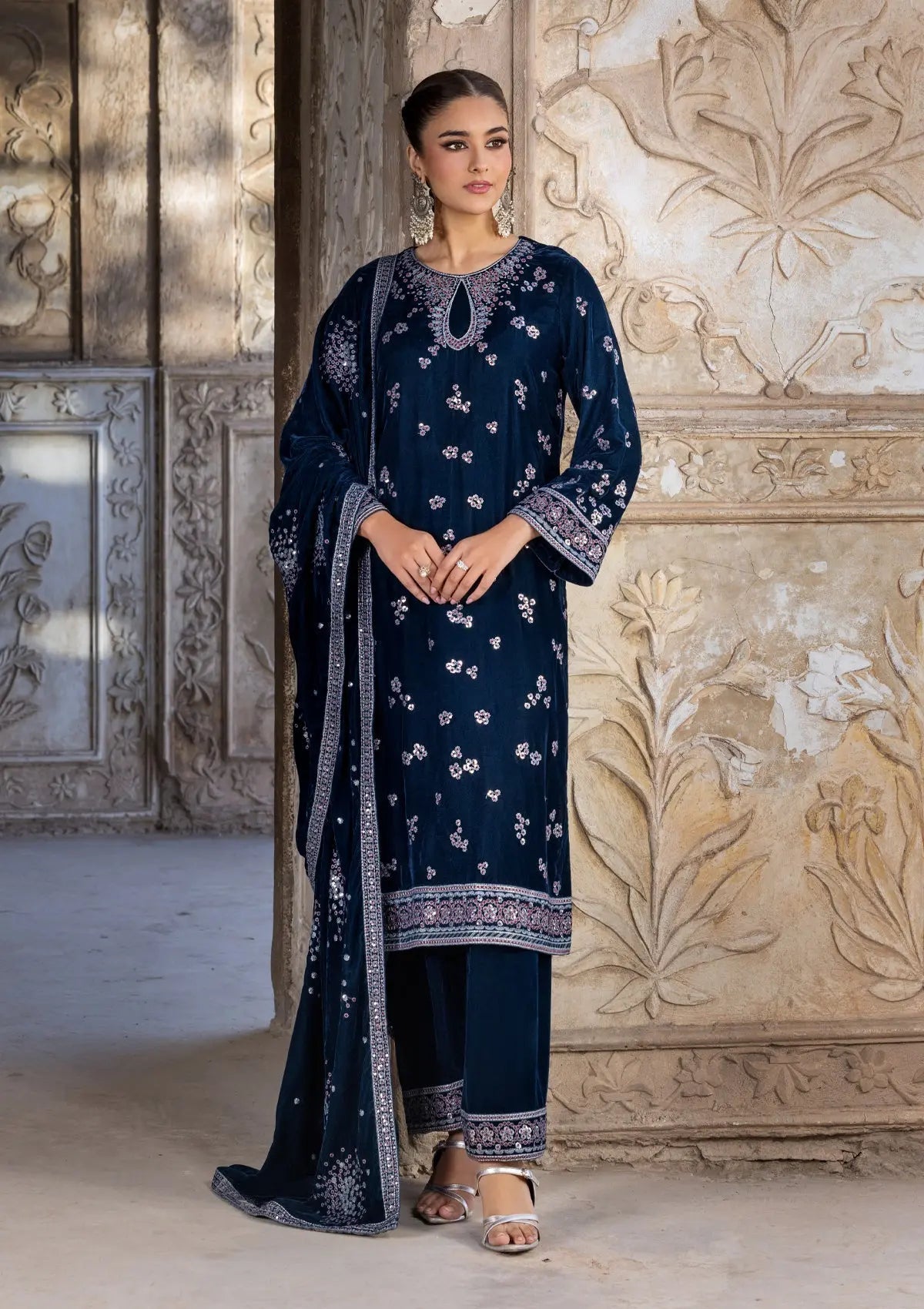 Embroidered Velvet BT6529-BLU Bin Tayyab